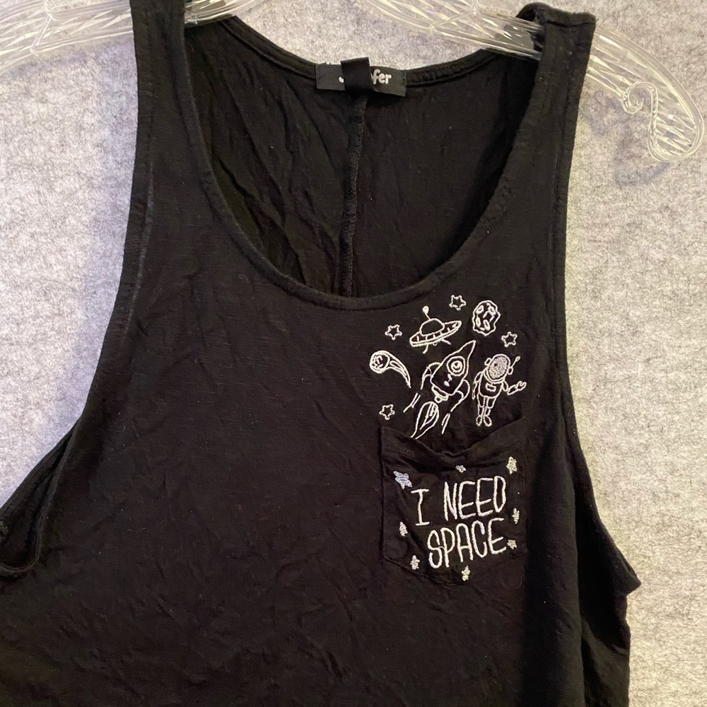 Super cute workout crop top!